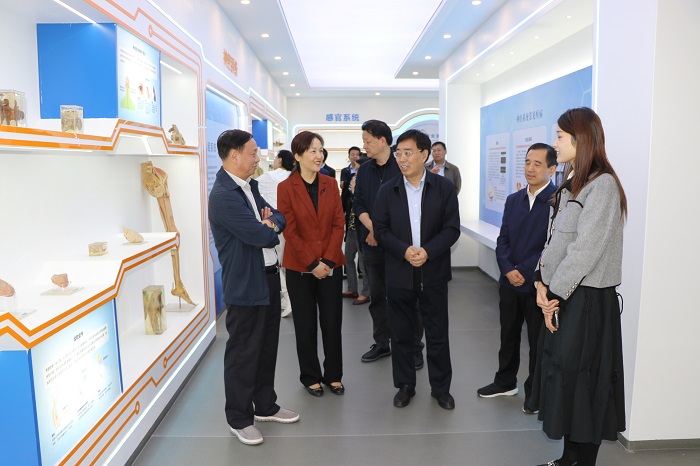 ɽ˴쵼һݰٻѧУչר